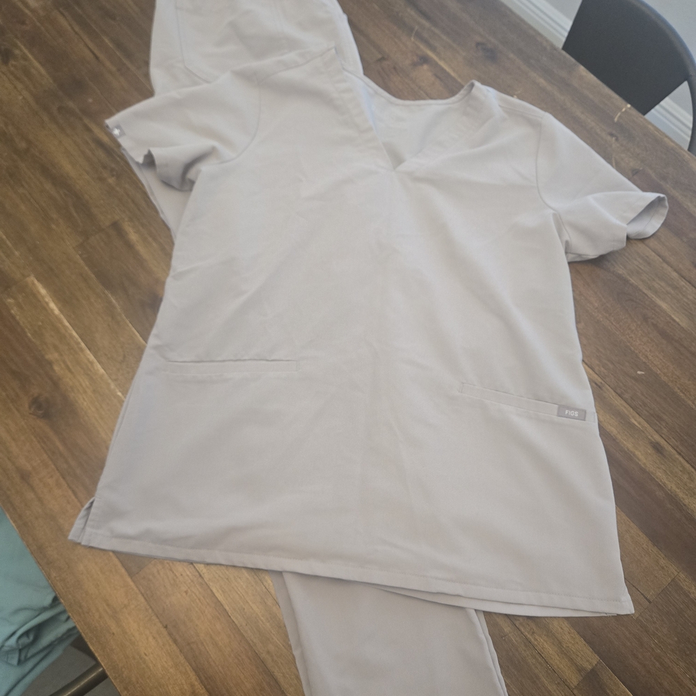 Light Gray Figs Scrub Set